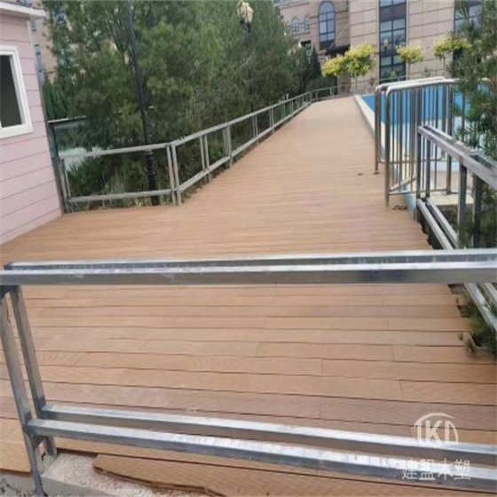吉林户外木塑地板施工案例
